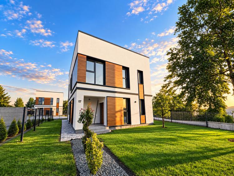 Casă individuală cu 5 camere cu Piscina în Nord