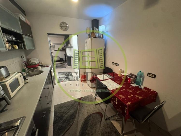 Apartament cu 3 camere semidecomandat, mobilat în Calea Severinului