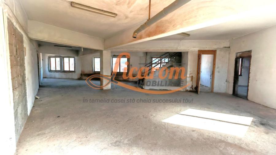 Birou, de 1,380 mp, în Central