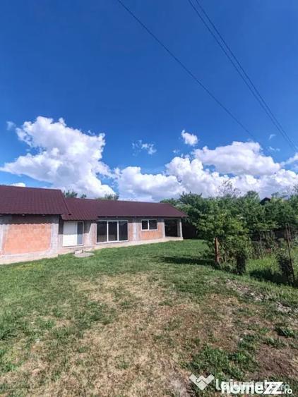 Casă cu 3 camere cu Teren 900 Mp în Bușag