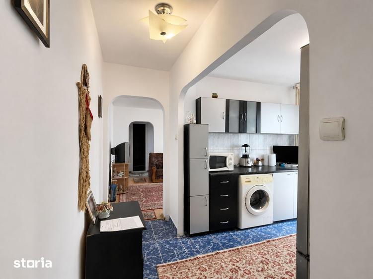Apartament cu 3 camere semidecomandat în Inel I