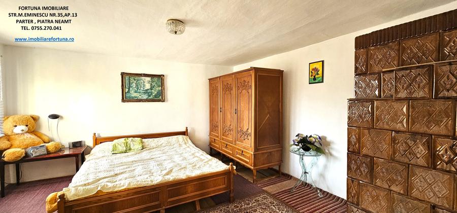 Casă cu 6 camere cu Teren 6329 Mp în Vest