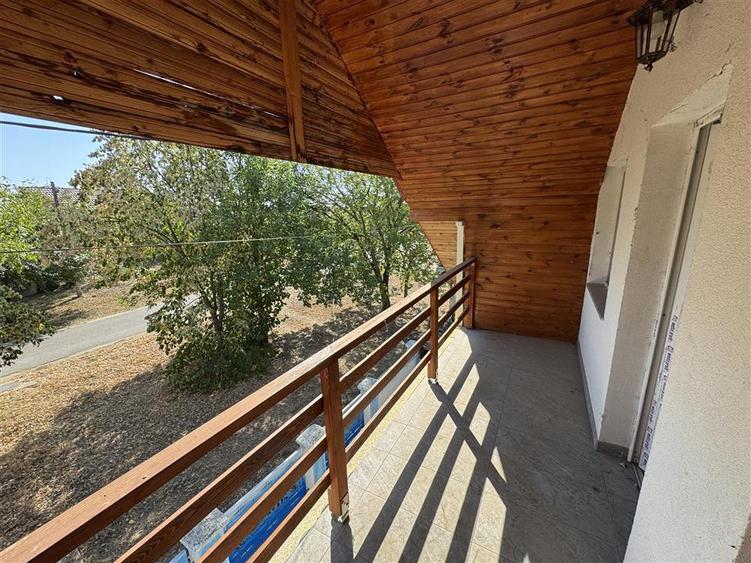 Casă cu 4 camere cu Teren 8418 Mp în Săbolciu