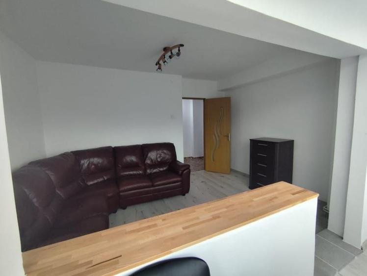 Apartament cu 2 camere decomandat în Poiana