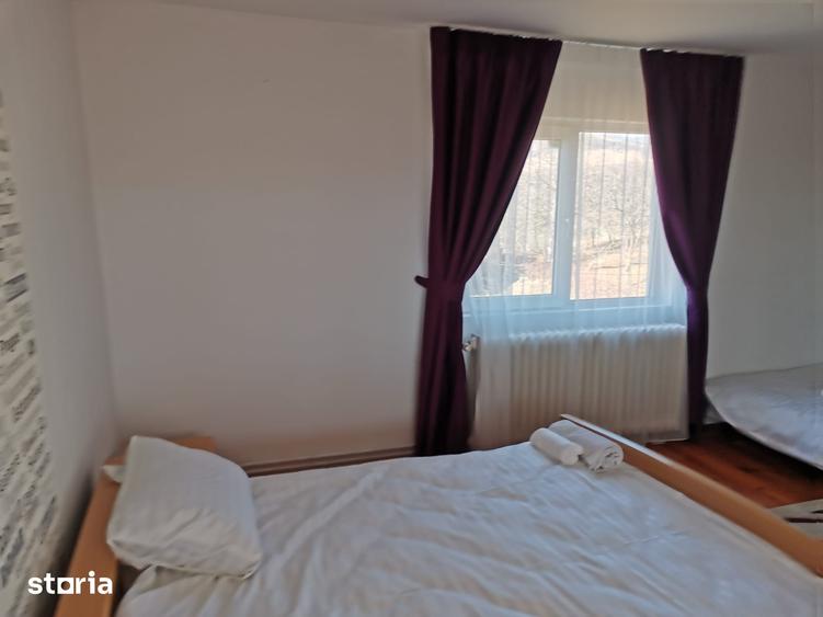 Casă cu 5 camere cu Teren 1000 Mp în Comarnic