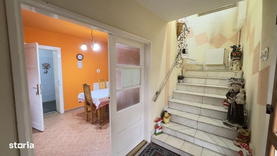 Casă cu 4 camere în Central