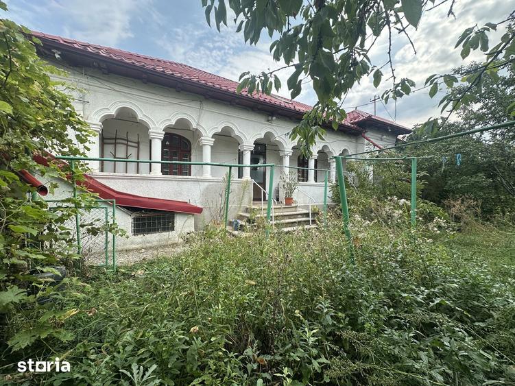 Casă cu 4 camere cu Teren 1498 Mp în Florești