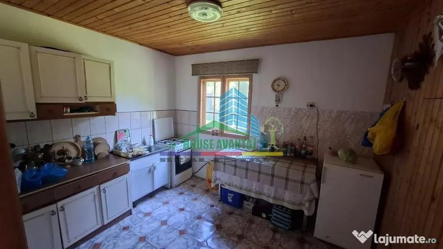 Casă cu 5 camere cu Teren 4070 Mp în Soveja