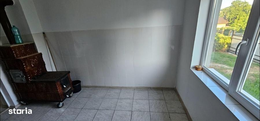 Casa locuibila + 26 ari teren la sosea/Zona excelenta,curte si gradina - 1