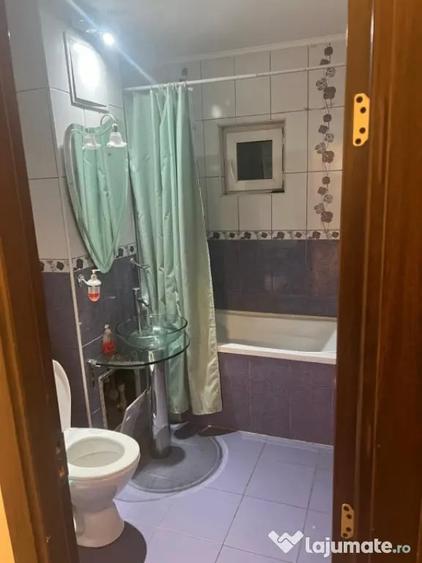 Apartament cu 2 camere semidecomandat în Craiovița Nouă