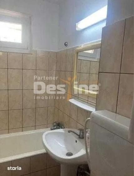 Apartament cu 3 camere semidecomandat în Drumul Taberei