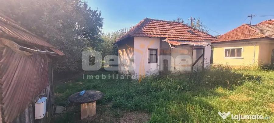 Casă cu 4 camere cu Teren 985 Mp în Malu cu Flori