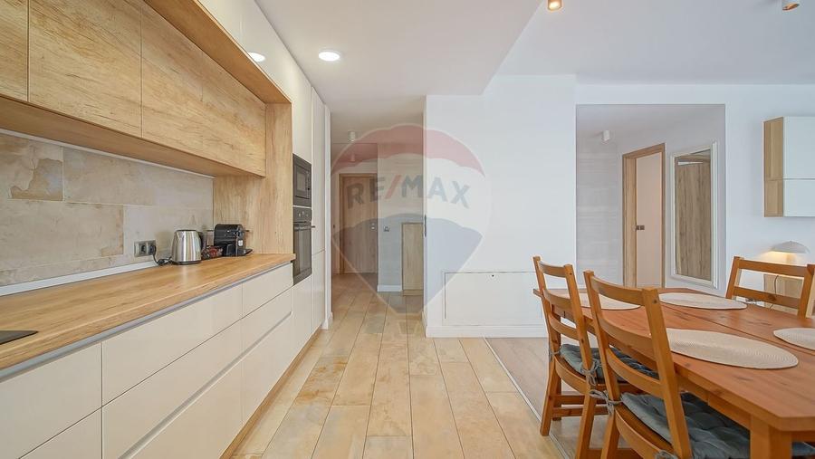 Penthouse cu 4 camere decomandat în Tractorul