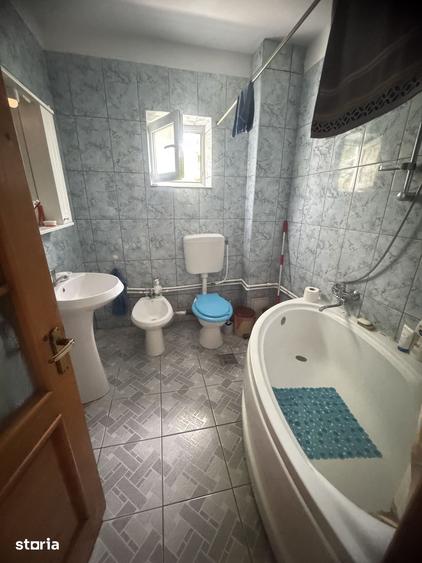 Casă cu 6 camere cu Teren 690 Mp în Km 4