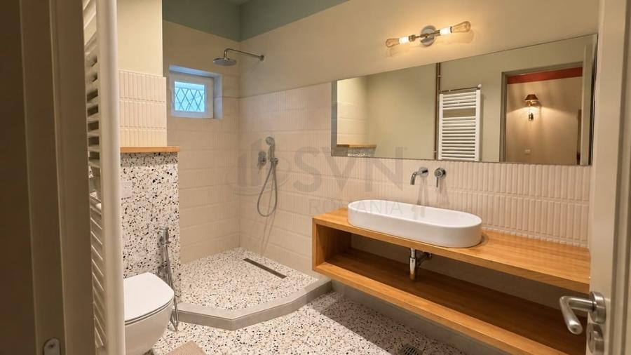 Apartament cu 6 camere decomandat în Armeneasca