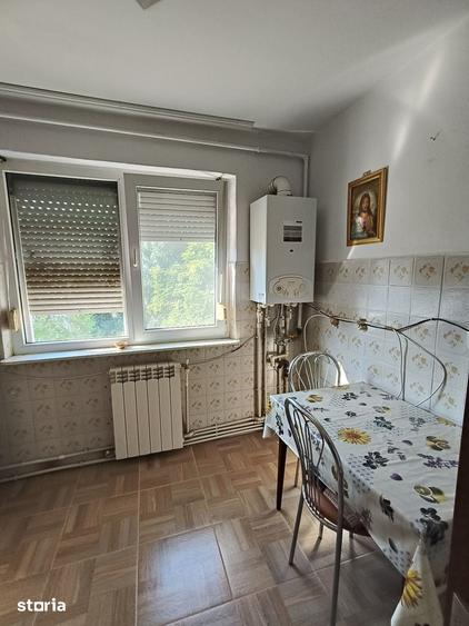 Apartament cu 3 camere decomandat în Micro 14