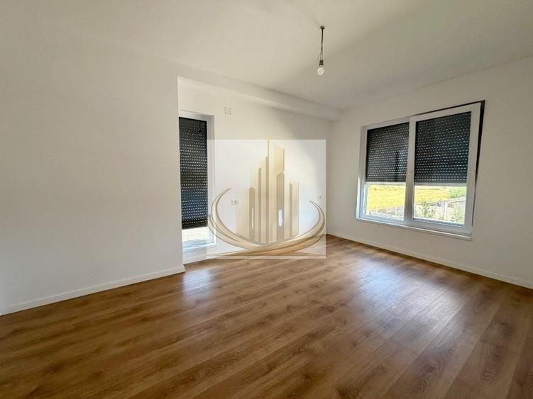 Duplex cu 5 camere cu Canalizare în Moșnița Nouă