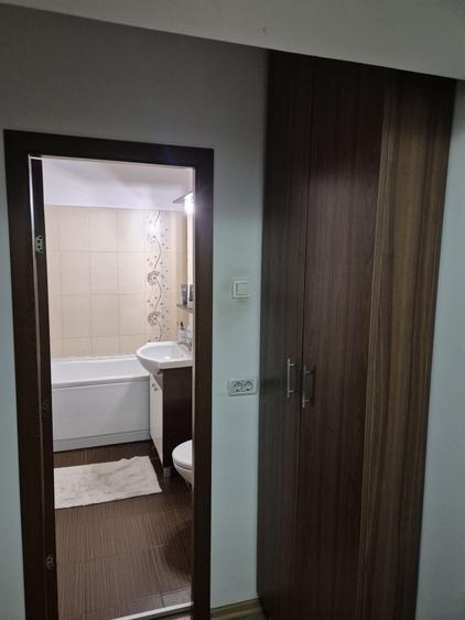 Apartament cu 3 camere decomandat în Exterior Vest