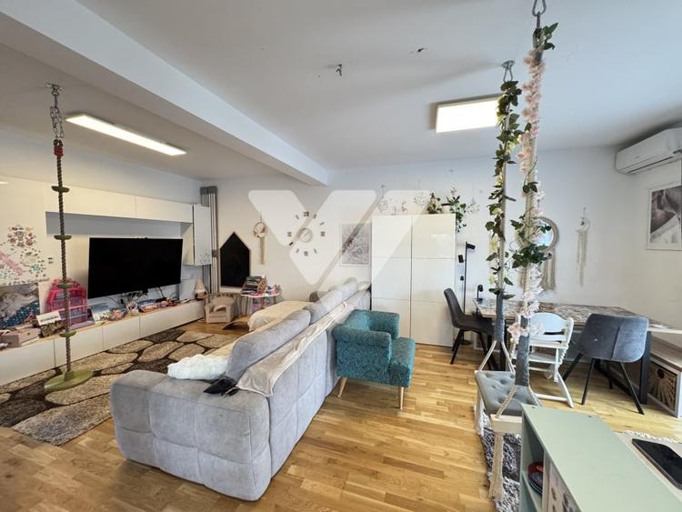 Duplex cu 4 camere cu Canalizare în Cristian