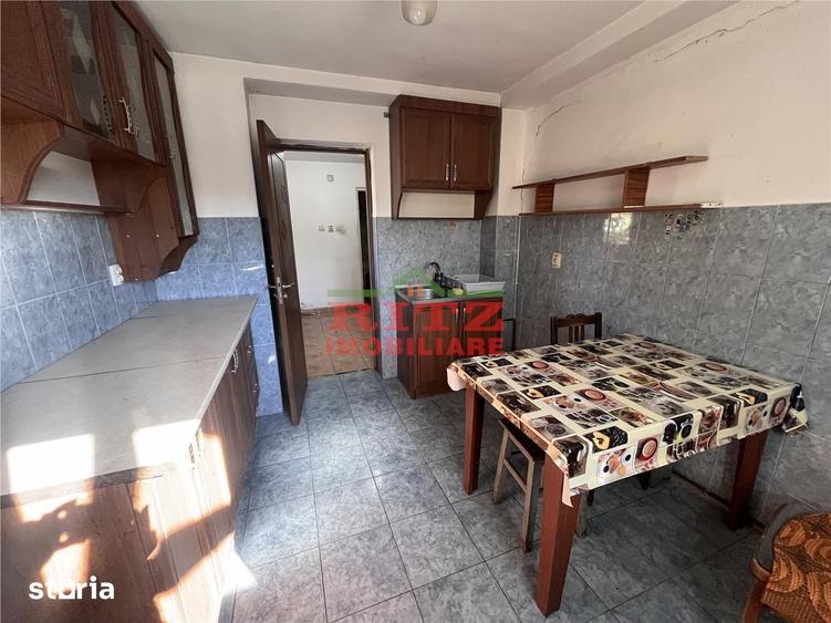 Casă cu 5 camere cu Teren 1623 Mp în Central
