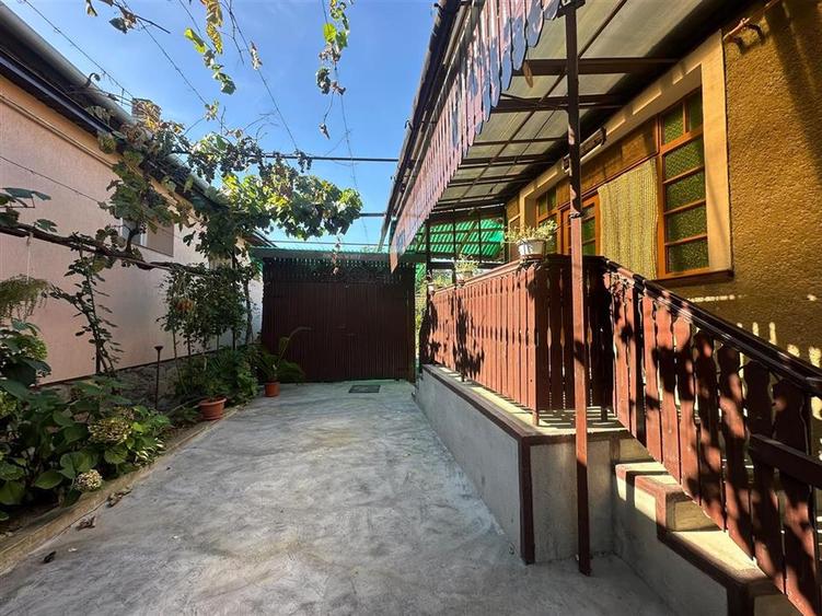 Casă cu 3 camere cu Teren 463 Mp în Exterior Est