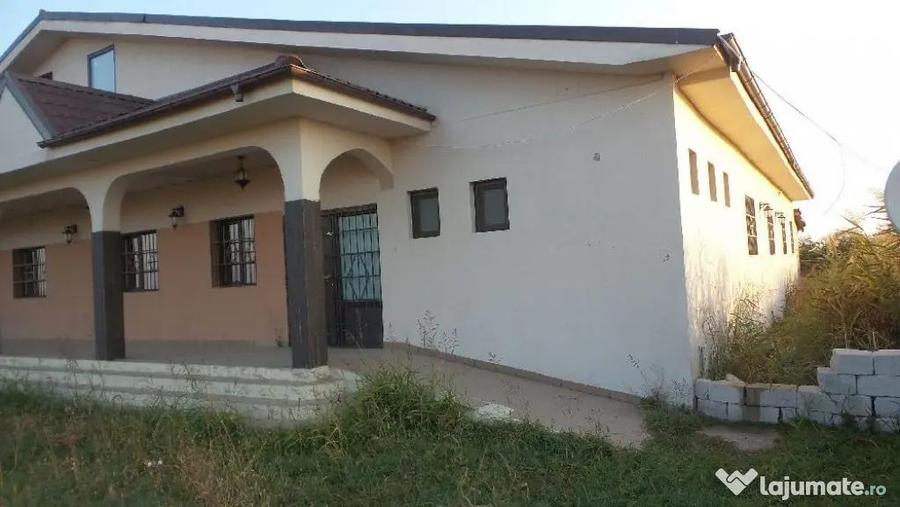 Spațiu comercial, de 450 mp, în Boțârlău