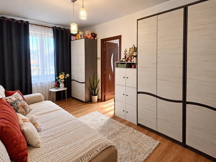 Apartament cu 2 camere semidecomandat, mobilat în Săsar