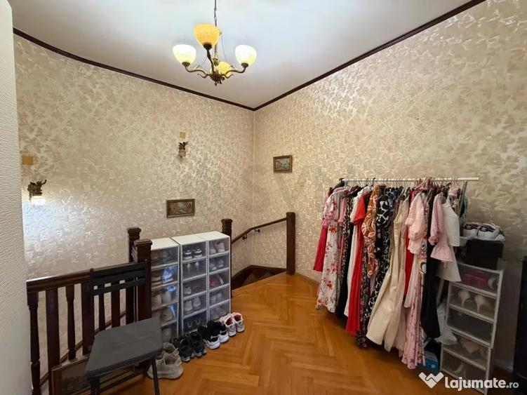 Casă cu 5 camere cu Teren 205 Mp în Polonă