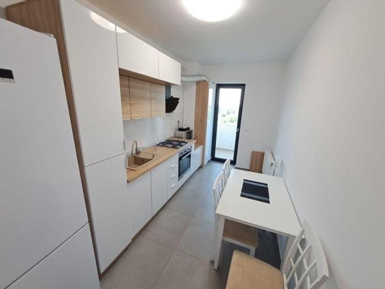 Apartament cu 3 camere decomandat, mobilat în Herăstrău