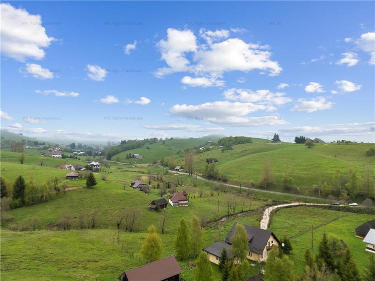 Teren intravilan de 1355 mp, în Fundata