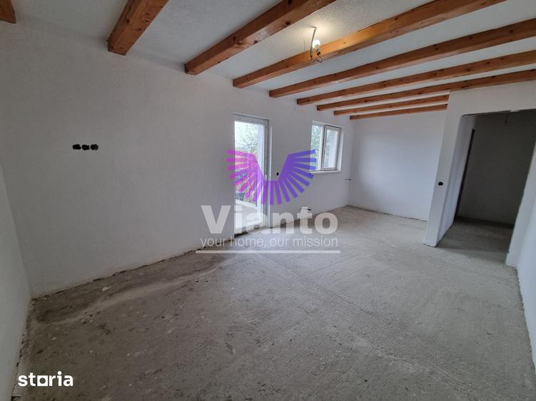 Casă cu 5 camere cu Teren 650 Mp în Roșia