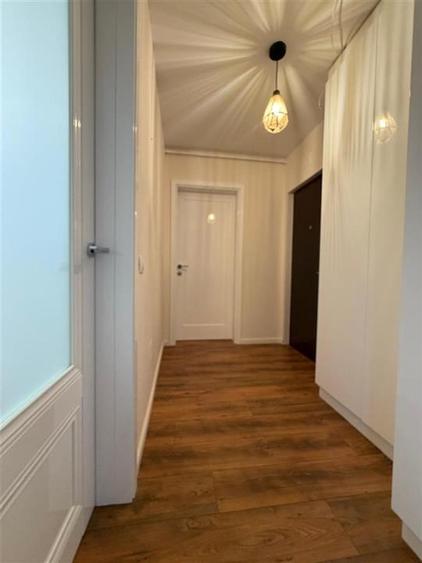 Apartament cu 3 camere semidecomandat, mobilat în Centrul Civic