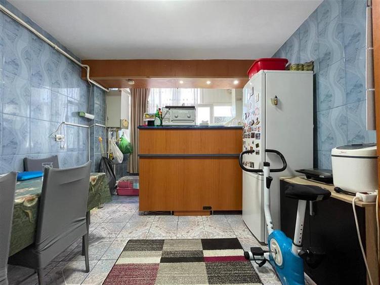 Apartament cu 3 camere decomandat, mobilat în Central
