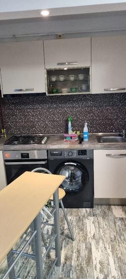 Garsonieră decomandată în Vest