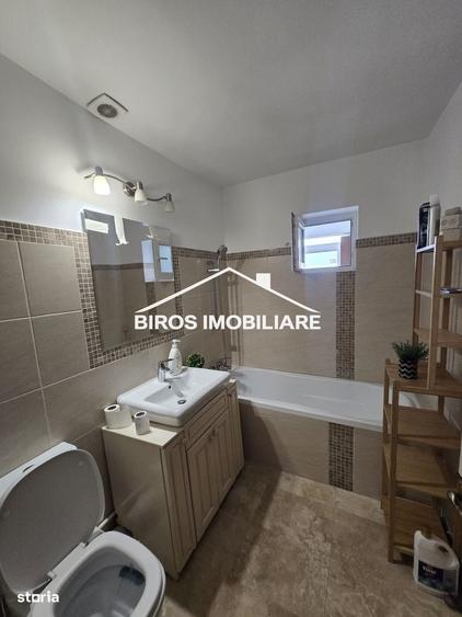 Apartament cu 3 camere decomandat în Rovine