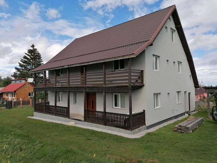 Casă individuală cu 7 camere cu Canalizare în Dângău Mare