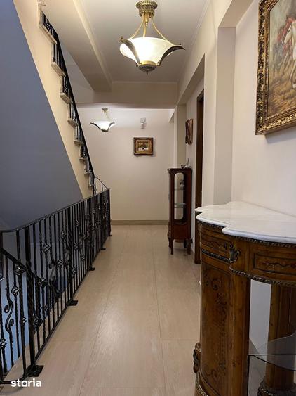Casă cu 6 camere cu Teren 538 Mp în Central