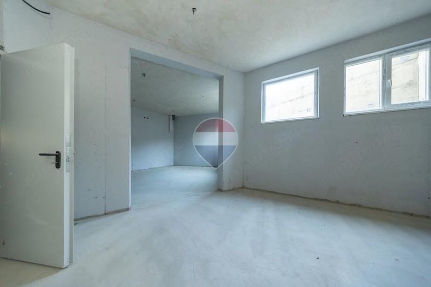 Spațiu comercial, de 2,439.14 mp, în Sud