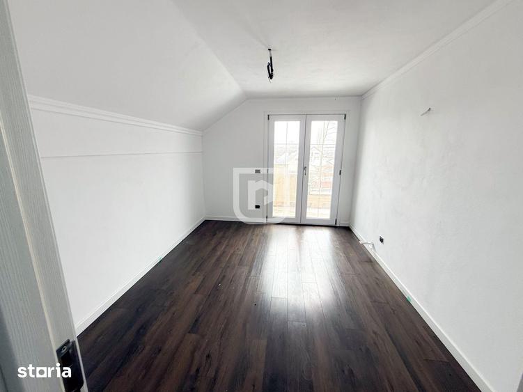 Casă cu 8 camere cu Teren 2650 Mp în Ițcani