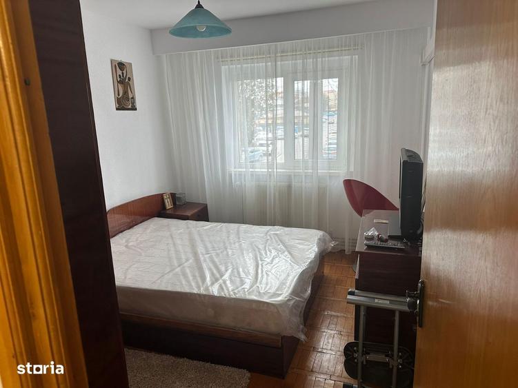 Apartament cu 3 camere decomandat în Mircea Vodă