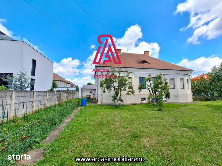 Casă cu 5 camere decomandat cu Teren 1000 Mp în Sub Arini
