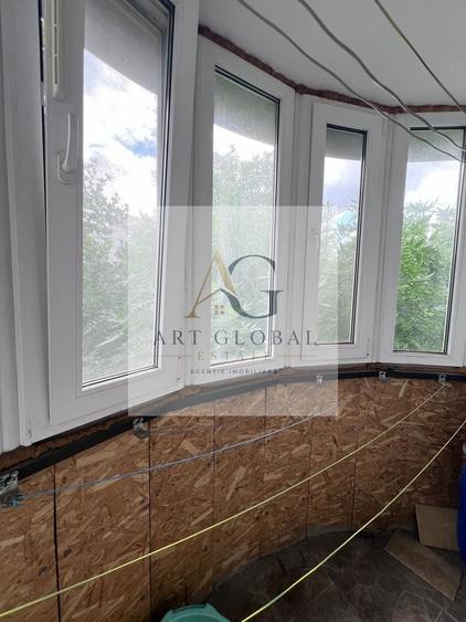 Apartament cu 3 camere semidecomandat, mobilat în Titan