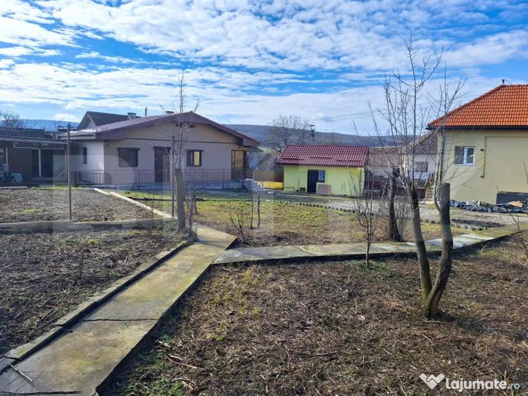 Casă cu 5 camere cu Teren 1281 Mp în Săliște
