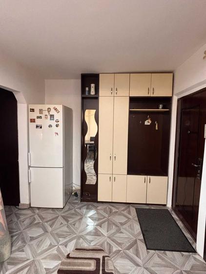 Apartament cu 2 camere decomandat în Craiovița Nouă