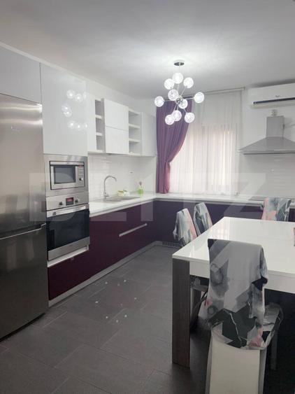 Apartament cu 3 camere semidecomandat, mobilat în Central