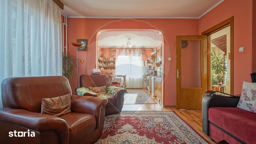 Casă cu 5 camere cu Teren 145 Mp în Dârste