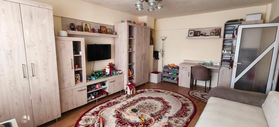 Apartament cu 2 camere decomandat în Vest