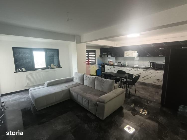 Apartament cu 3 camere în Traian