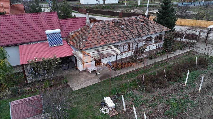 Casă individuală cu 5 camere cu Teren 1100 Mp în Cândești