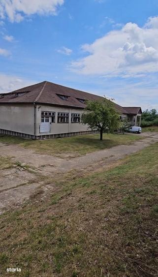 Spațiu comercial, de 1,300 mp, în Bărăbanț